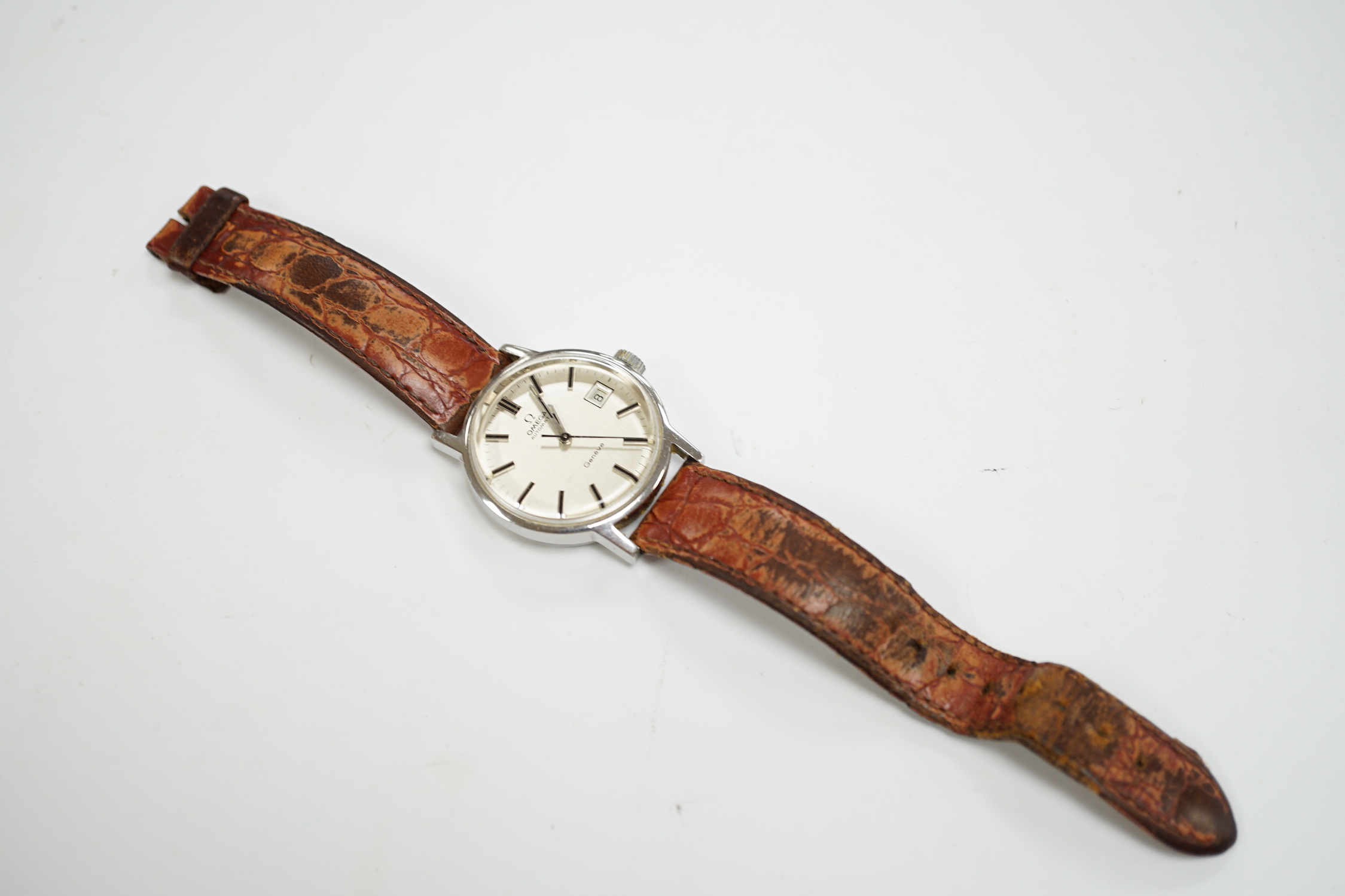 A gentleman's stainless steel Omega automatic wrist watch, with date aperture, on associated leather strap with detached buckle, case diameter 36mm, box but no papers.